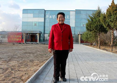  &ldquo;治沙英雄&rdquo;牛玉琴（记者 王甲铸 摄）