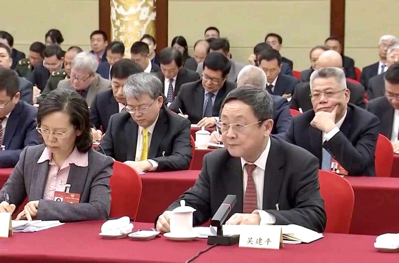 △2024年3月6日,吴建平围绕以互联网核心技术支撑网络强国建设和高质量发展发言。 △2024年3月6日,吴建平围绕以互联网核心技术支撑网络强国建设和高质量发展发言。